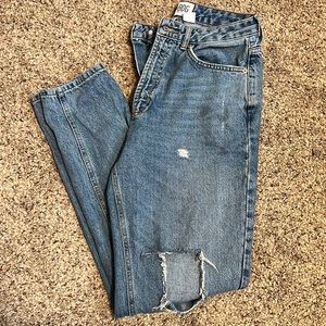 BDG urban outfitters jeans. Mom/high-rise in a size 27